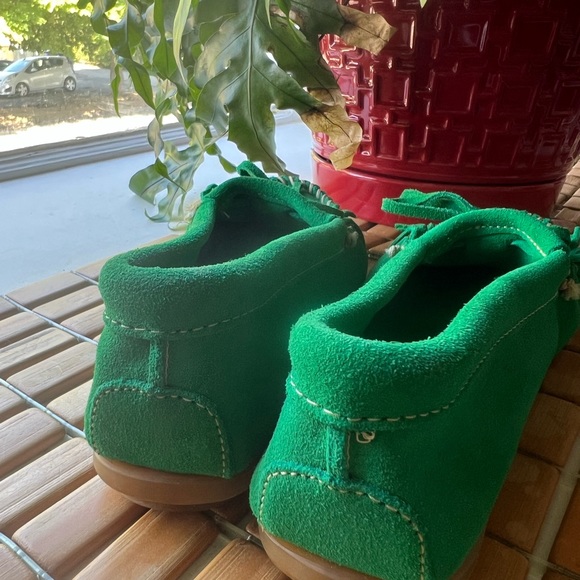 Rare Kelly green Minnetonka Moccasins like new - Picture 5 of 6
